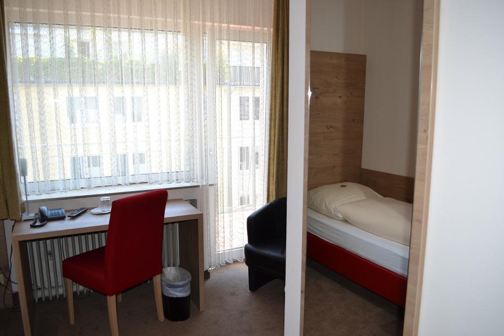 Hotel Minerva Garni Düsseldorf Chambre photo